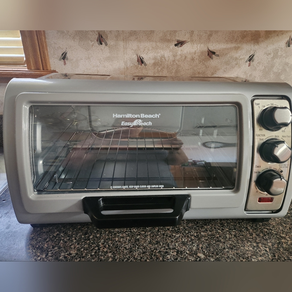 Hamilton Beach Silver and Black Cookware Toaster Oven